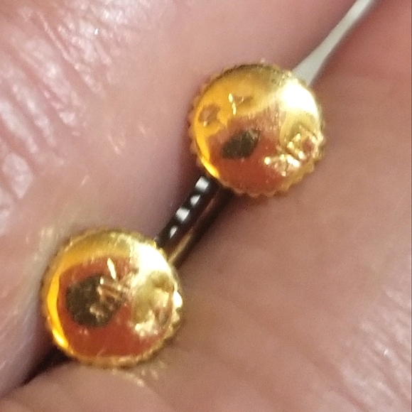 SOLID 14KT GOLD Vintage Asian Screw on Earrings - Picture 3 of 6